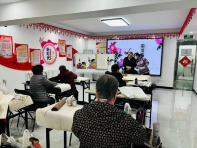 南顶路社区书法绘画班正式复课