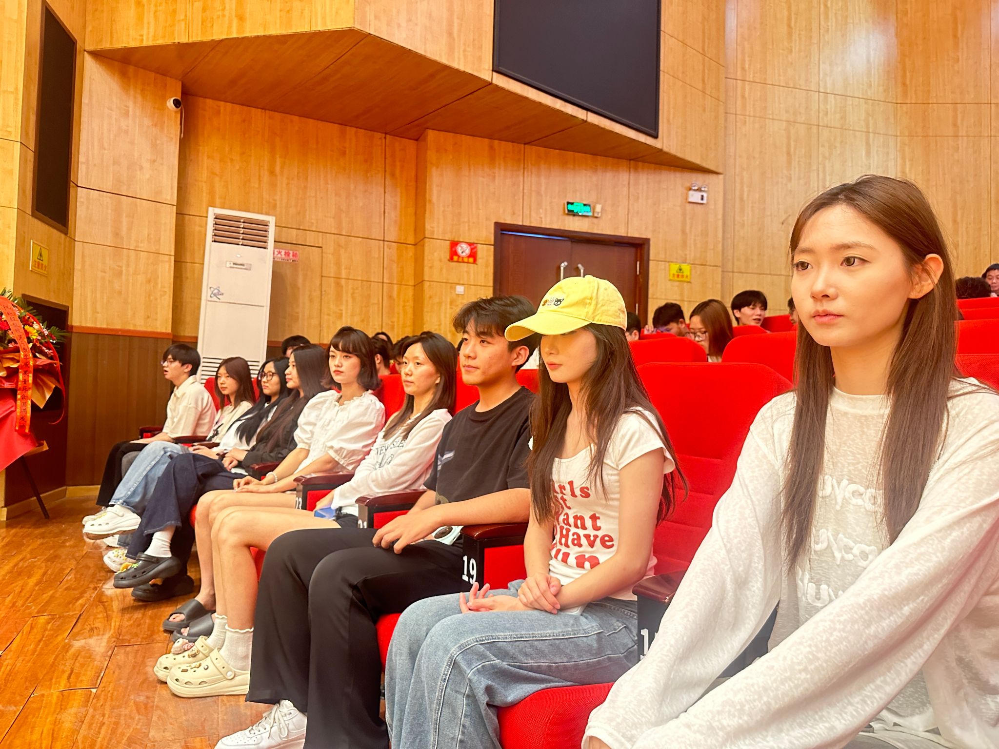 我院组织师生参加音乐舞蹈学院成果汇报会暨文化艺术交流活动